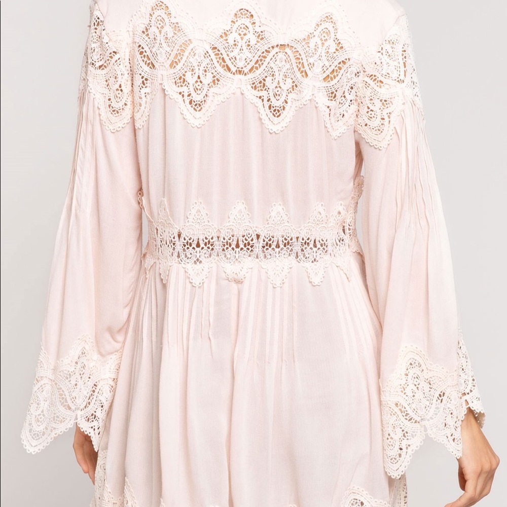 1 Left 💕Tasi Blush Bell Sleeve Tunic Blouse - Picture 4 of 7